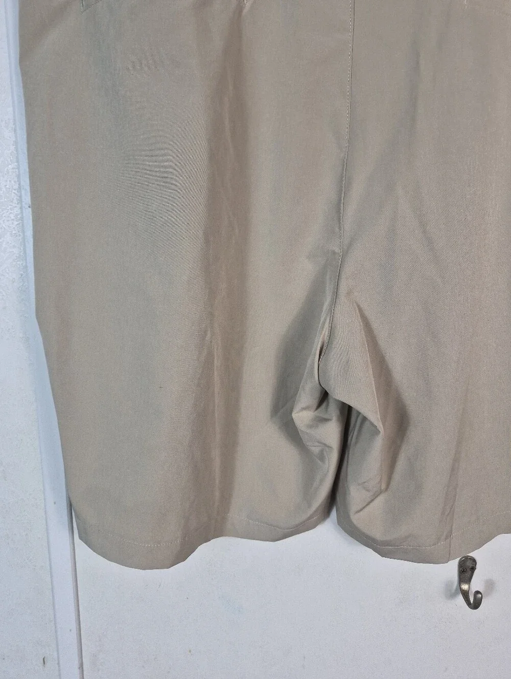 Quicksilver Men's Beige Tan Flat Front Shorts 42